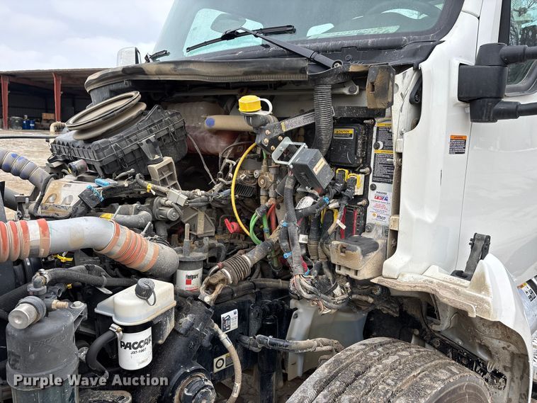 image for item DW7482 2025 Kenworth T600 grapple truck