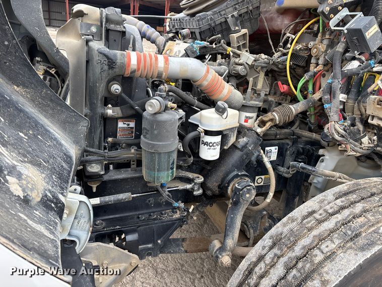 image for item DW7482 2025 Kenworth T600 grapple truck