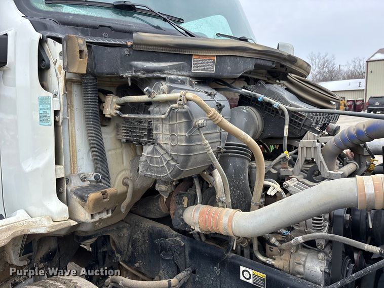 image for item DW7482 2025 Kenworth T600 grapple truck