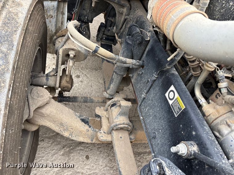 image for item DW7482 2025 Kenworth T600 grapple truck