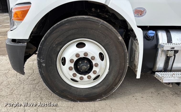 image for item DW7482 2025 Kenworth T600 grapple truck