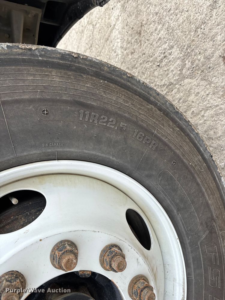 image for item DW7482 2025 Kenworth T600 grapple truck