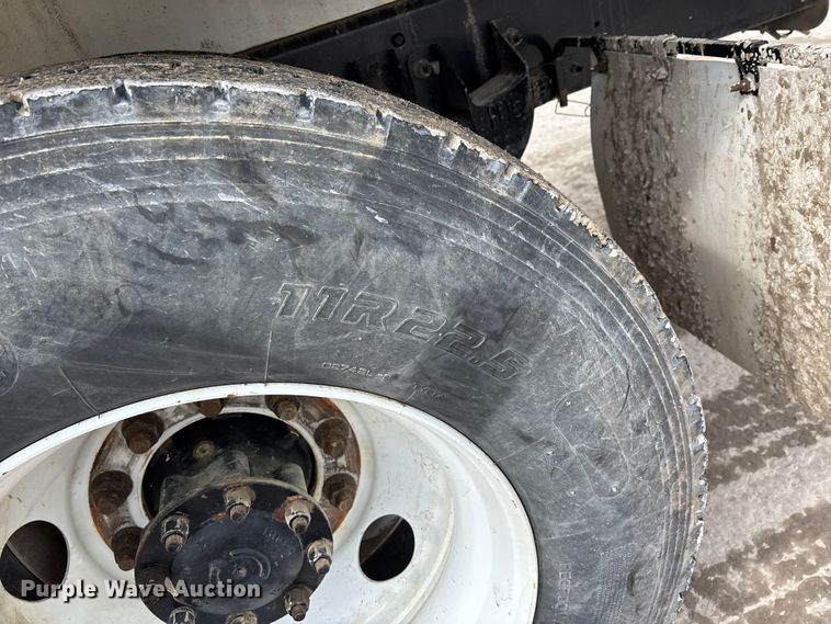 image for item DW7482 2025 Kenworth T600 grapple truck