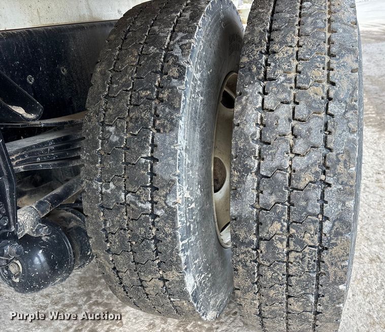 image for item DW7482 2025 Kenworth T600 grapple truck