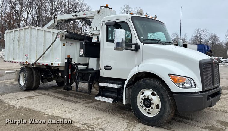 image for item DW7484 2025 Kenworth T600 grapple truck
