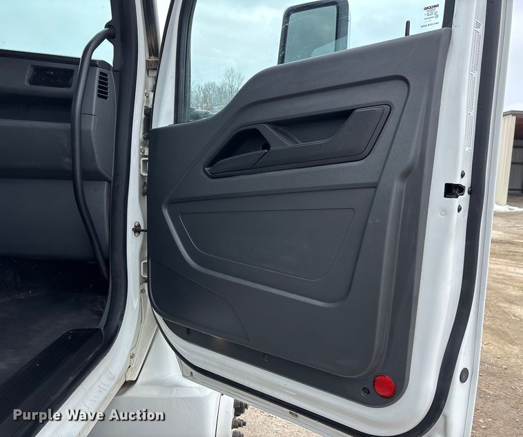 image for item DW7484 2025 Kenworth T600 grapple truck