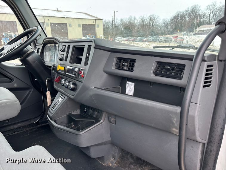 image for item DW7484 2025 Kenworth T600 grapple truck