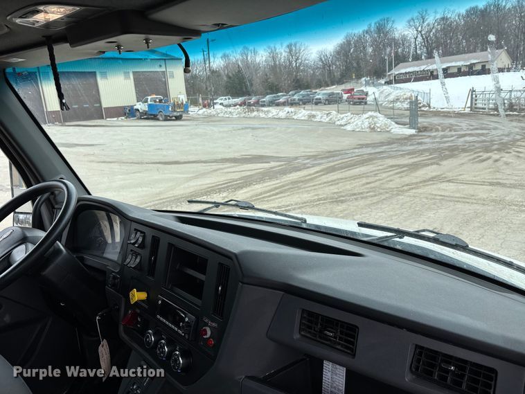 image for item DW7484 2025 Kenworth T600 grapple truck