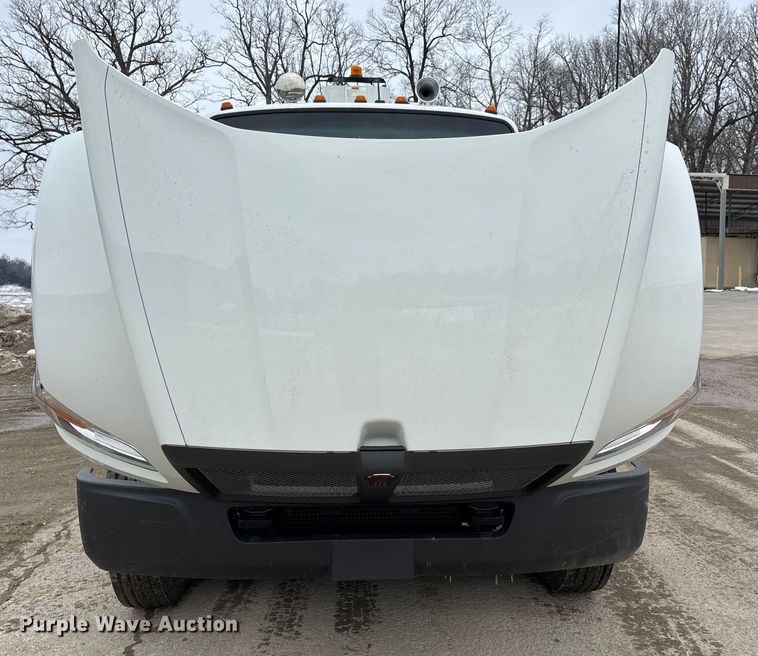 image for item DW7484 2025 Kenworth T600 grapple truck