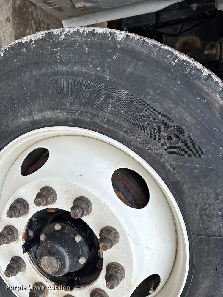 image for item DW7484 2025 Kenworth T600 grapple truck