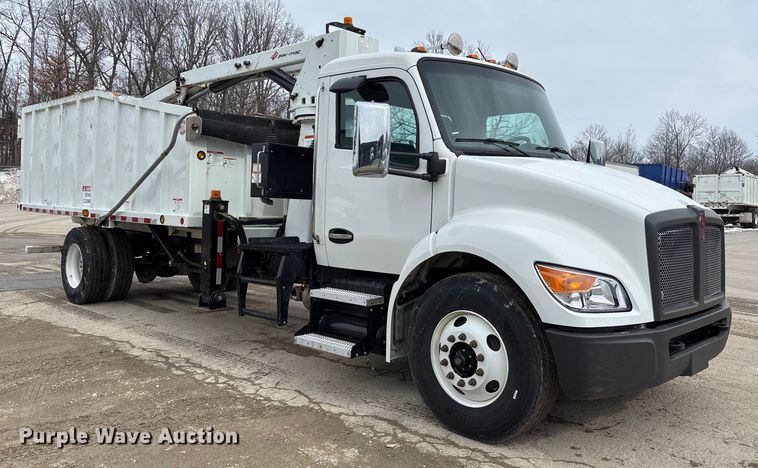 image for item DW7485 2025 Kenworth T600 grapple truck