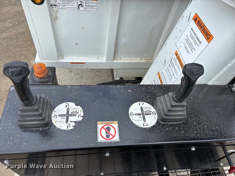 image for item DW7485 2025 Kenworth T600 grapple truck