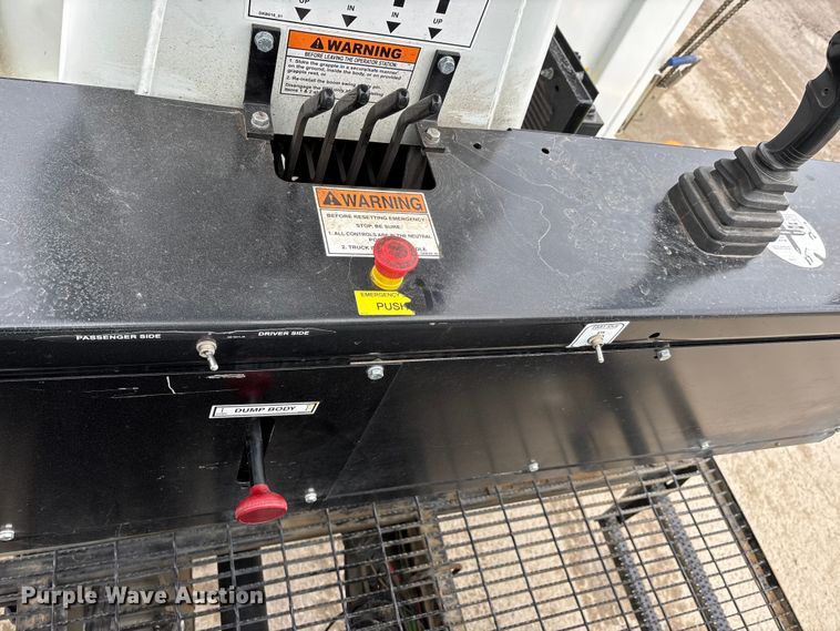 image for item DW7485 2025 Kenworth T600 grapple truck