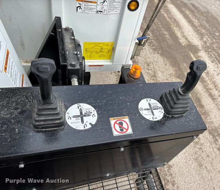 image for item DW7485 2025 Kenworth T600 grapple truck