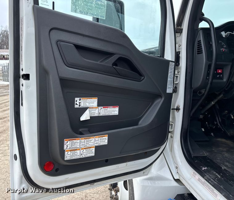 image for item DW7485 2025 Kenworth T600 grapple truck