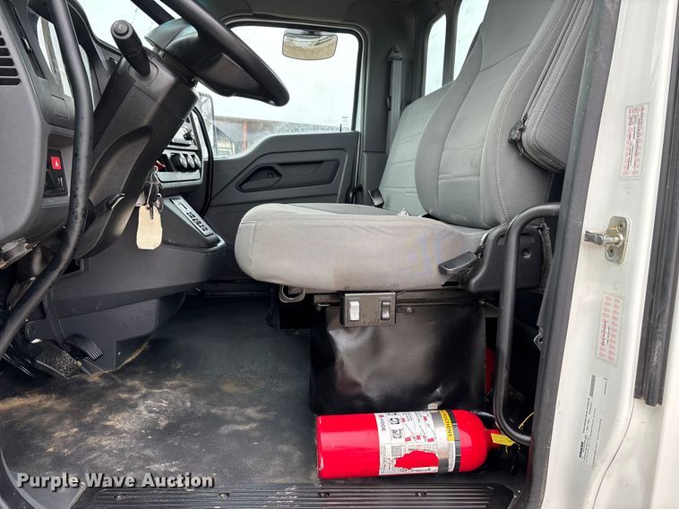 image for item DW7485 2025 Kenworth T600 grapple truck