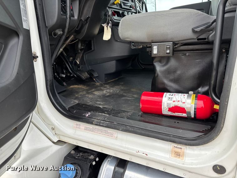 image for item DW7485 2025 Kenworth T600 grapple truck