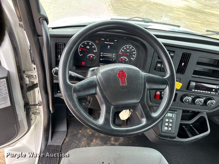 image for item DW7485 2025 Kenworth T600 grapple truck