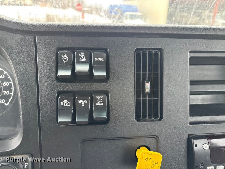 image for item DW7485 2025 Kenworth T600 grapple truck