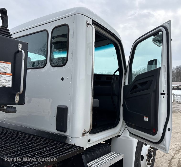 image for item DW7485 2025 Kenworth T600 grapple truck