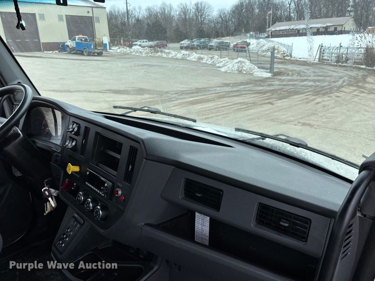 image for item DW7485 2025 Kenworth T600 grapple truck