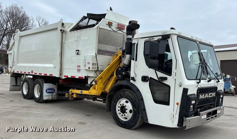 image for item DW7486 2025 Mack LR refuse truck