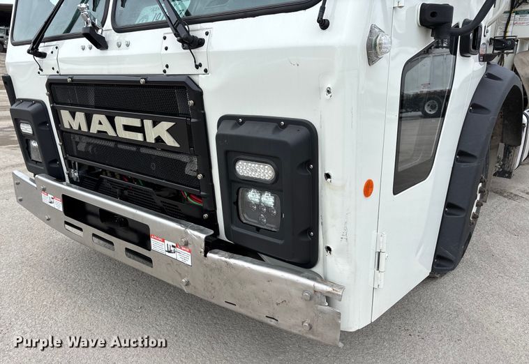 image for item DW7486 2025 Mack LR refuse truck