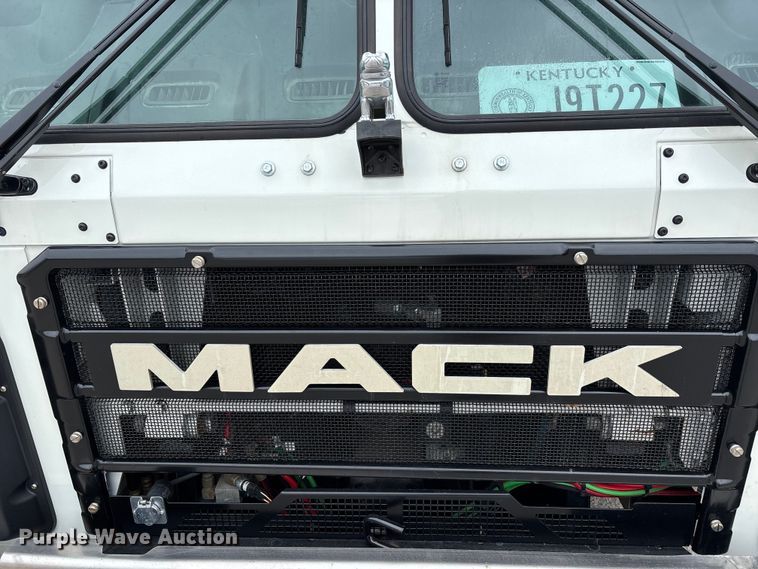 image for item DW7486 2025 Mack LR refuse truck