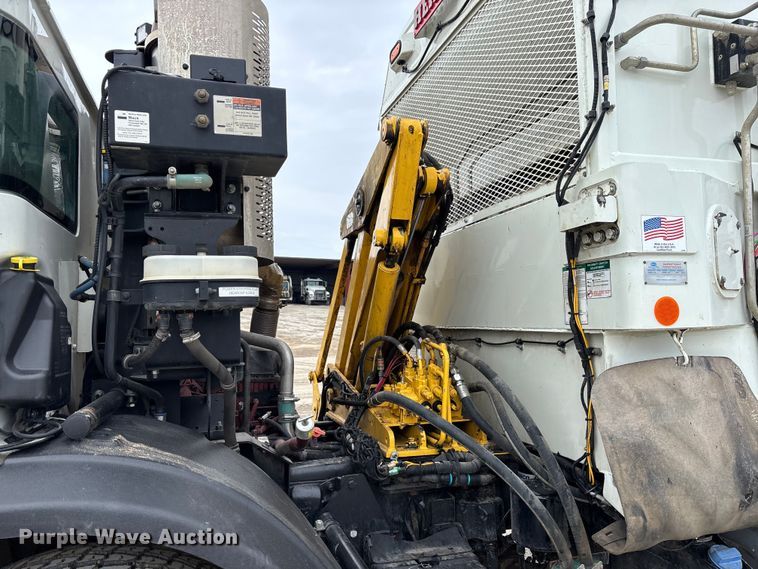 image for item DW7486 2025 Mack LR refuse truck