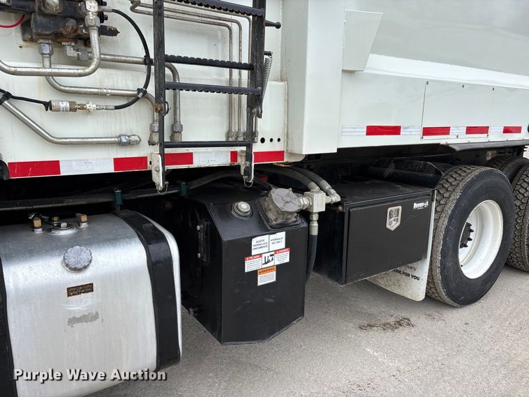 image for item DW7486 2025 Mack LR refuse truck