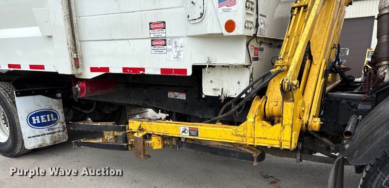 image for item DW7486 2025 Mack LR refuse truck