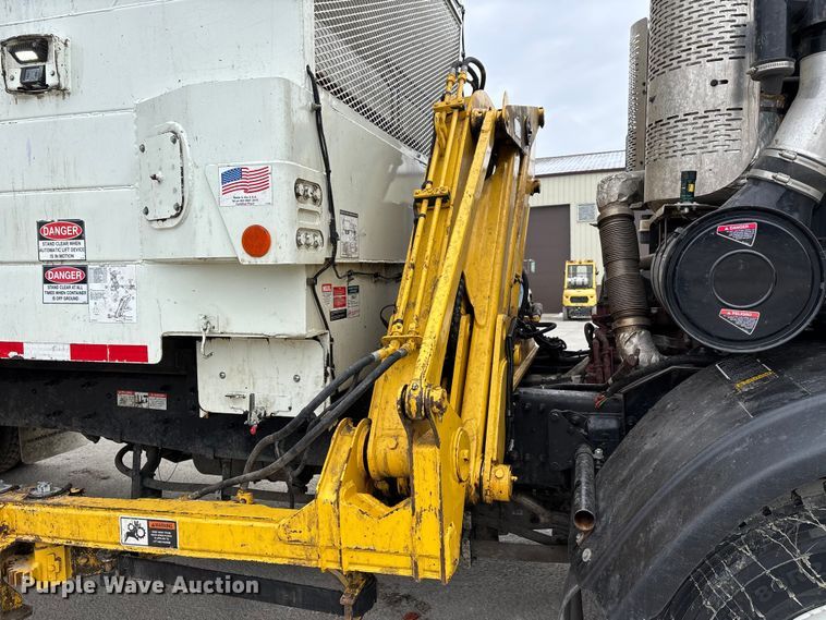 image for item DW7486 2025 Mack LR refuse truck
