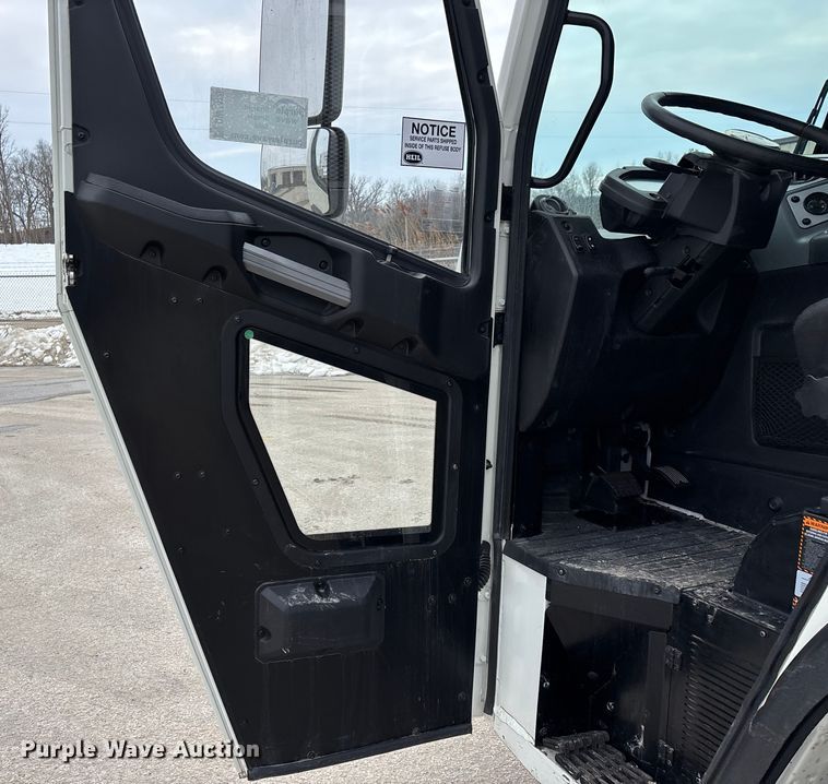 image for item DW7486 2025 Mack LR refuse truck