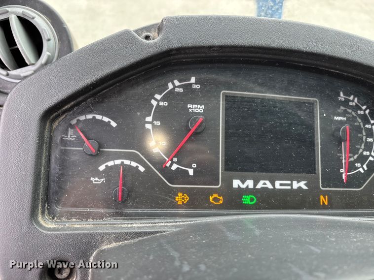 image for item DW7486 2025 Mack LR refuse truck