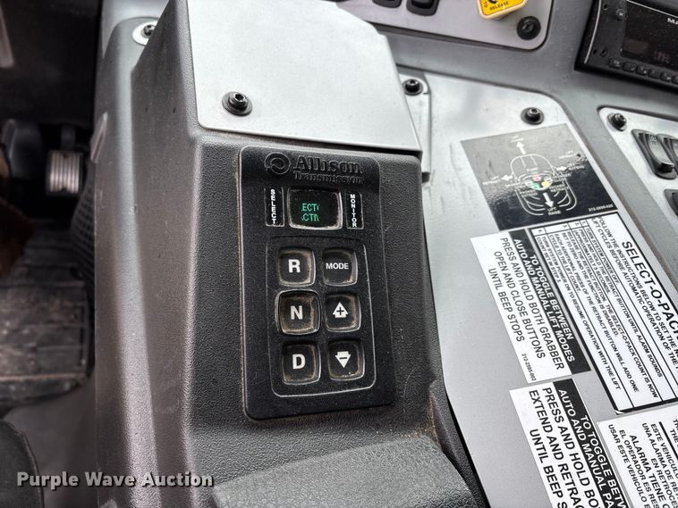 image for item DW7486 2025 Mack LR refuse truck