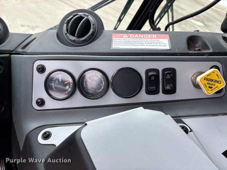 image for item DW7486 2025 Mack LR refuse truck