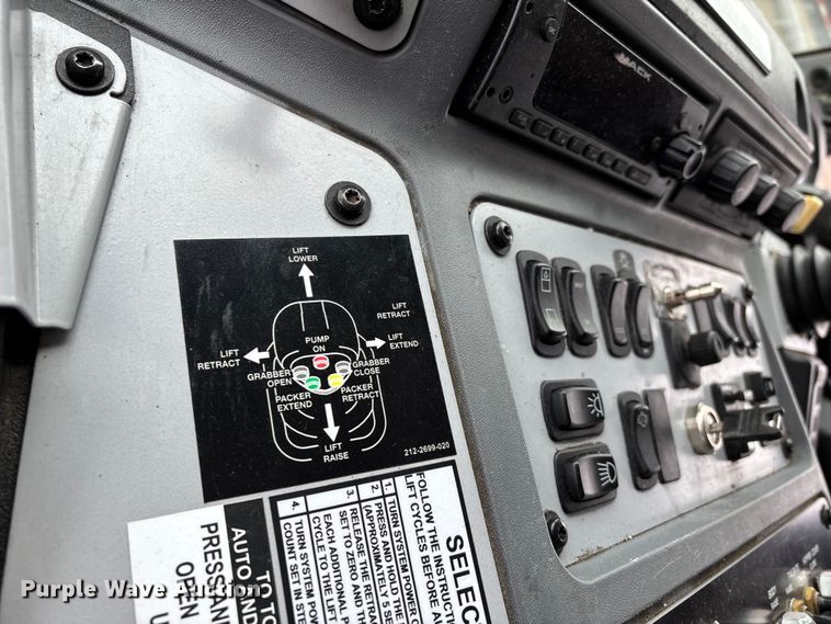 image for item DW7486 2025 Mack LR refuse truck