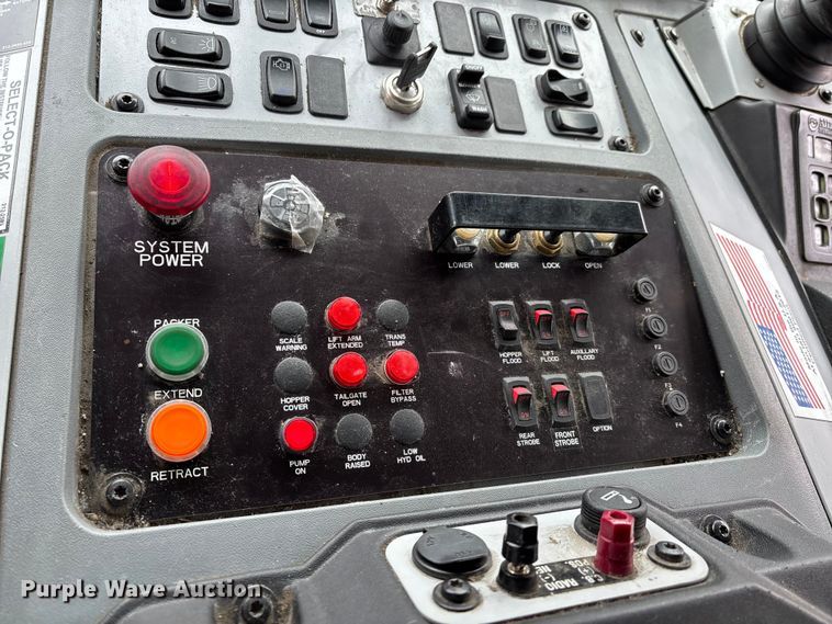 image for item DW7486 2025 Mack LR refuse truck