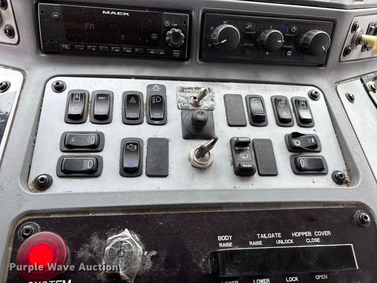 image for item DW7486 2025 Mack LR refuse truck