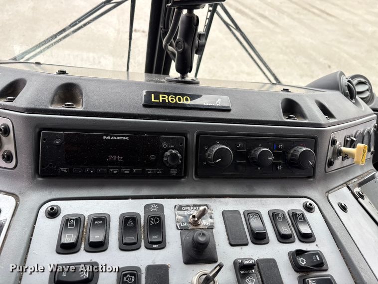 image for item DW7486 2025 Mack LR refuse truck