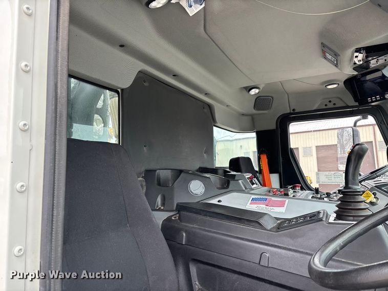 image for item DW7486 2025 Mack LR refuse truck