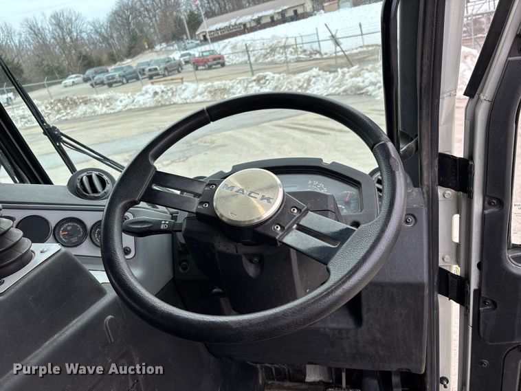 image for item DW7486 2025 Mack LR refuse truck