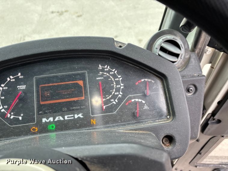 image for item DW7486 2025 Mack LR refuse truck