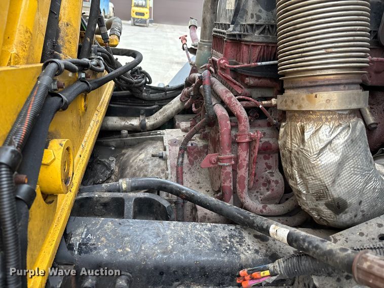 image for item DW7486 2025 Mack LR refuse truck