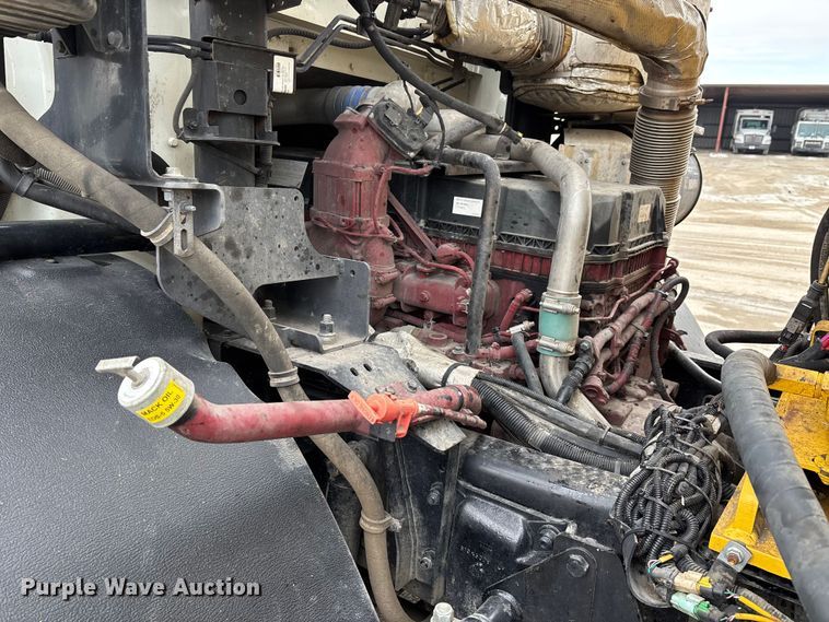 image for item DW7486 2025 Mack LR refuse truck