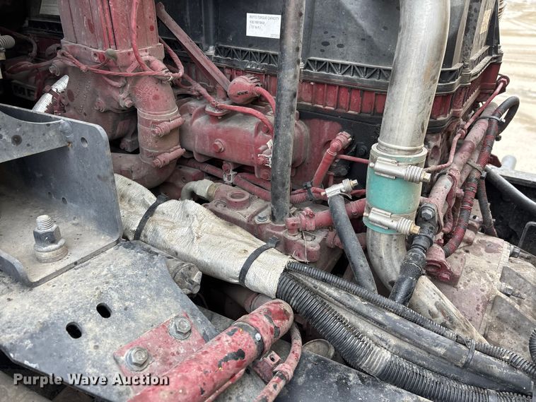 image for item DW7486 2025 Mack LR refuse truck