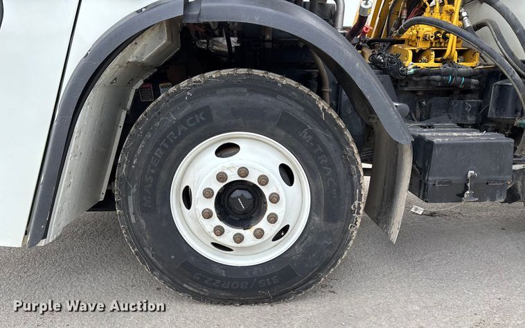 image for item DW7486 2025 Mack LR refuse truck