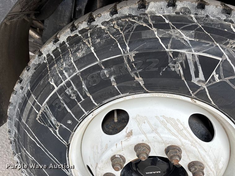 image for item DW7486 2025 Mack LR refuse truck