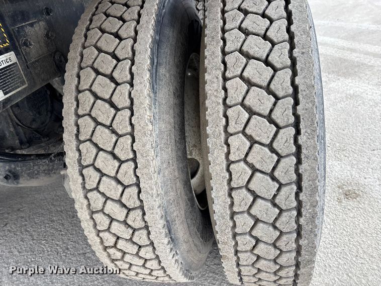 image for item DW7486 2025 Mack LR refuse truck