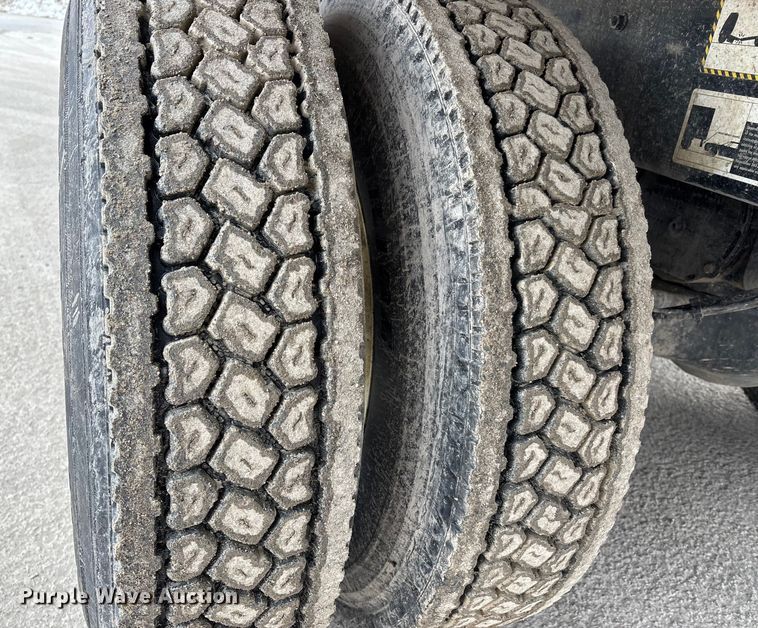 image for item DW7486 2025 Mack LR refuse truck